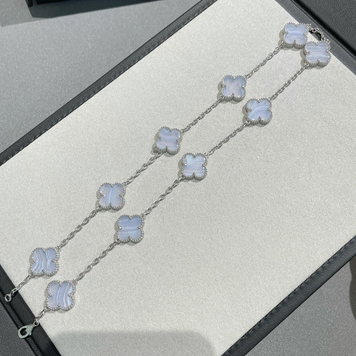 Van Cleef & Arpels VINTAGE CHALCEDONY NECKLACE 10 MOTIFS GOLD